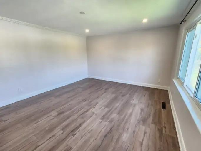 604 Perry St #303 - Photo 2 of 9