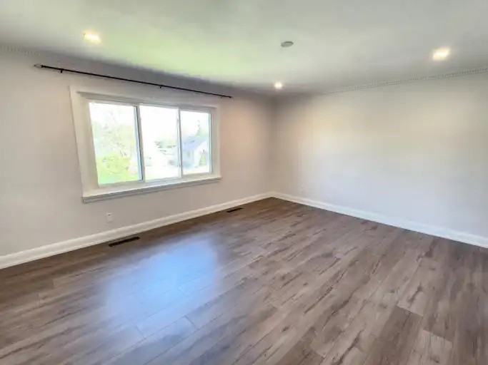 604 Perry St #303 - Photo 3 of 9