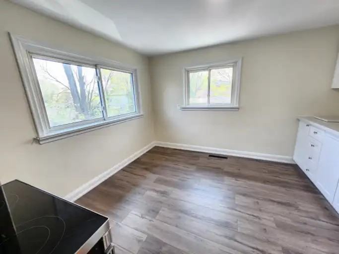 604 Perry St #303 - Photo 6 of 9