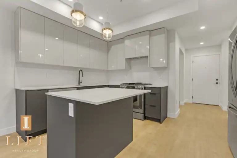 15353 17 Ave #509 - Photo 4 of 19