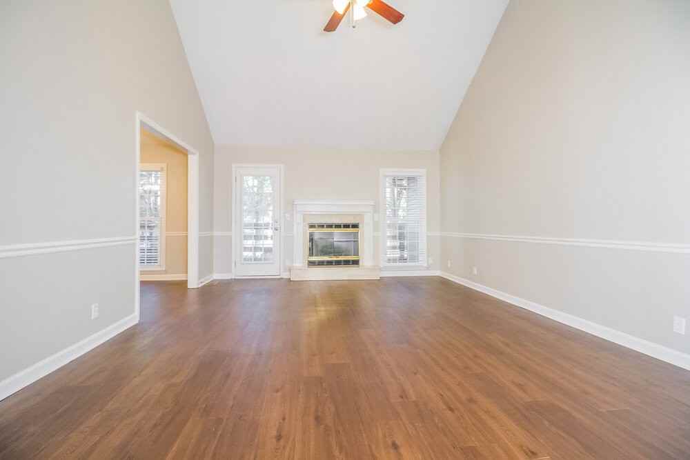 606 Knollwood Dr - Photo 2 of 17