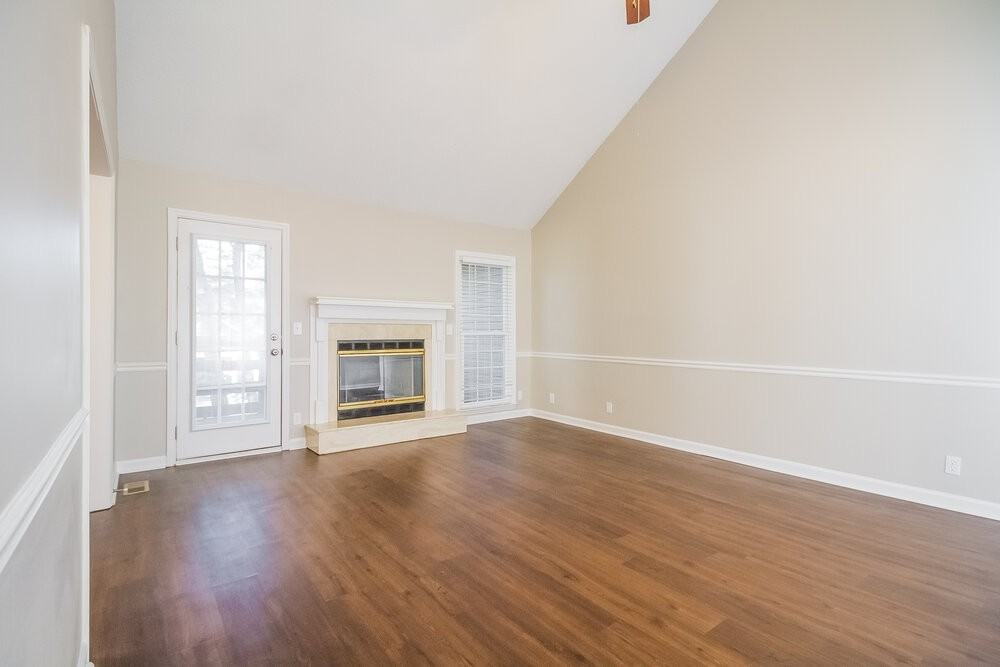 606 Knollwood Dr - Photo 3 of 17