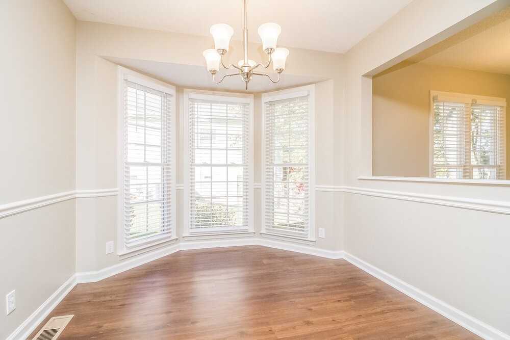 606 Knollwood Dr - Photo 4 of 17