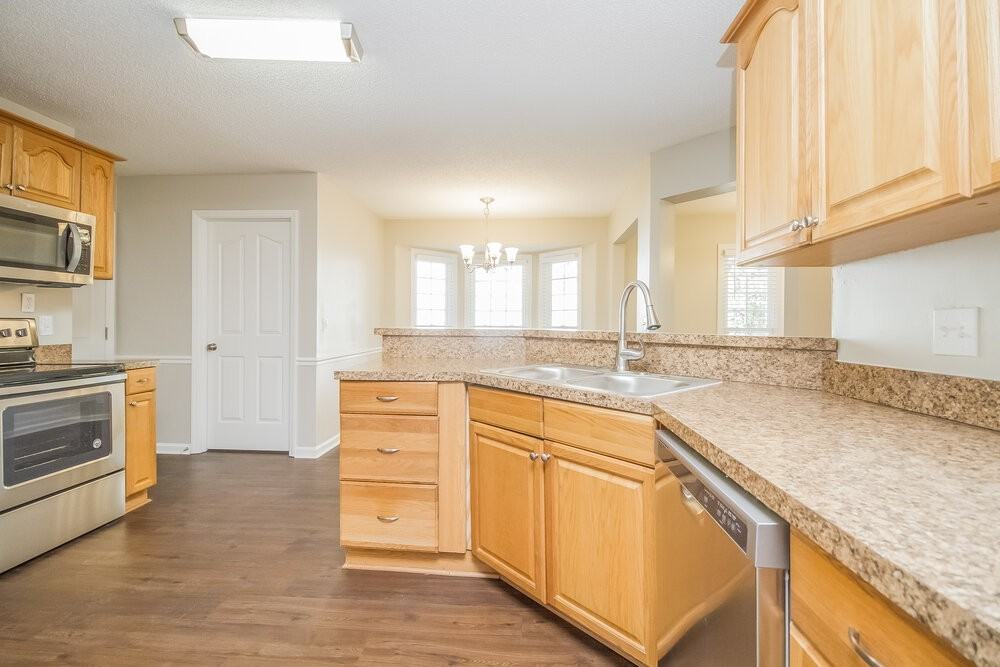 606 Knollwood Dr - Photo 7 of 17