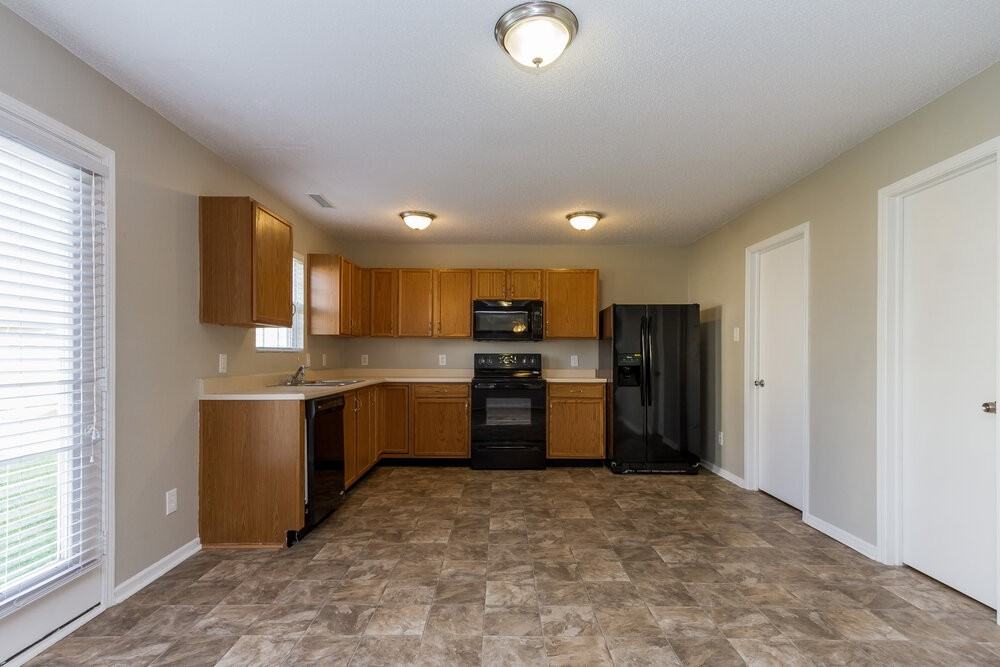 9160 Middlebury Way - Photo 6 of 15