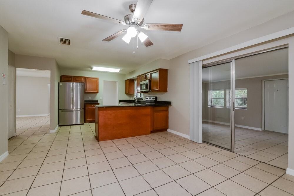 239 Holiday Ln - Photo 6 of 16