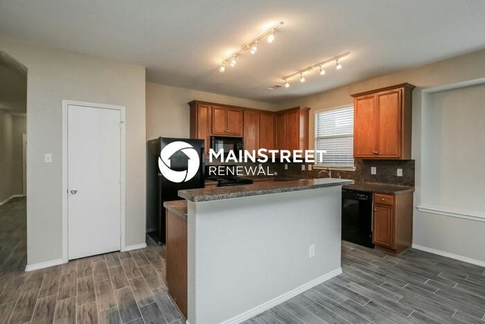 533 Crown Oaks Dr - Photo 5 of 17