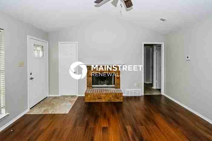 3740 Ramblewood Dr - Photo 4 of 16