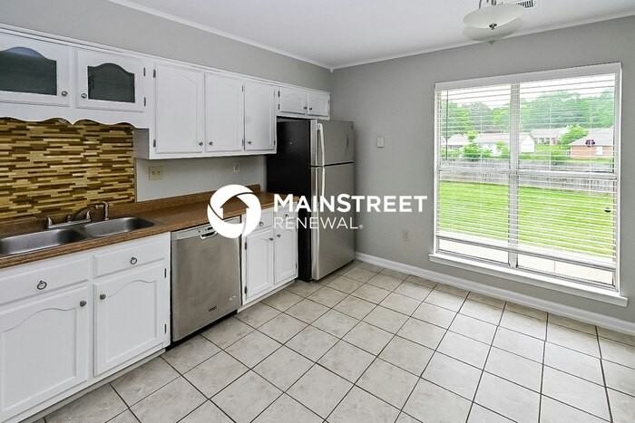 3740 Ramblewood Dr - Photo 5 of 16