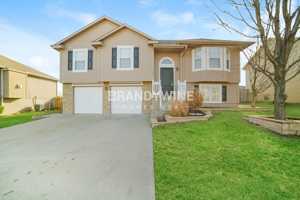 featured image of 1607 Nw High View Dr