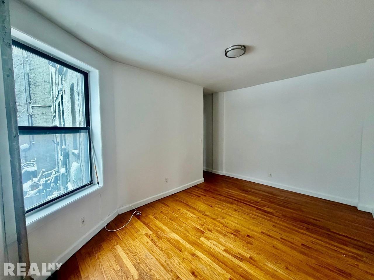 17th St #5 - Photo 7 of 19