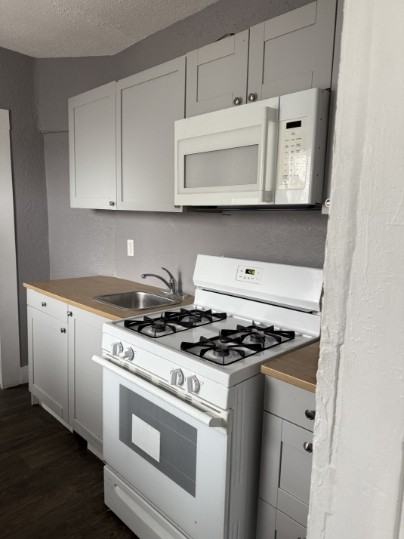 5209 Independence Ave #3 - Photo 3 of 10