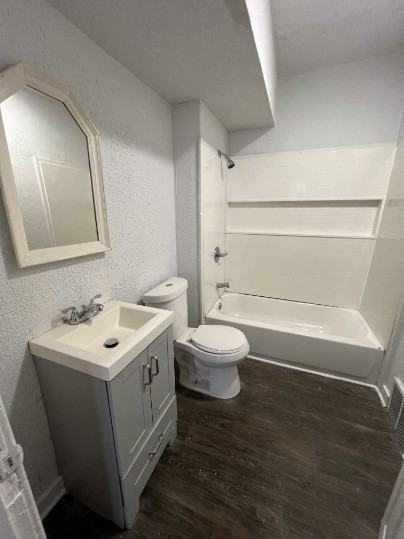 5209 Independence Ave #3 - Photo 5 of 10