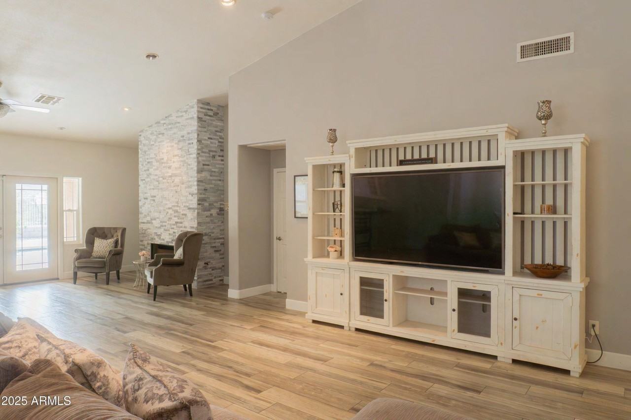 4933 E Crimson Ter - Photo 3 of 20