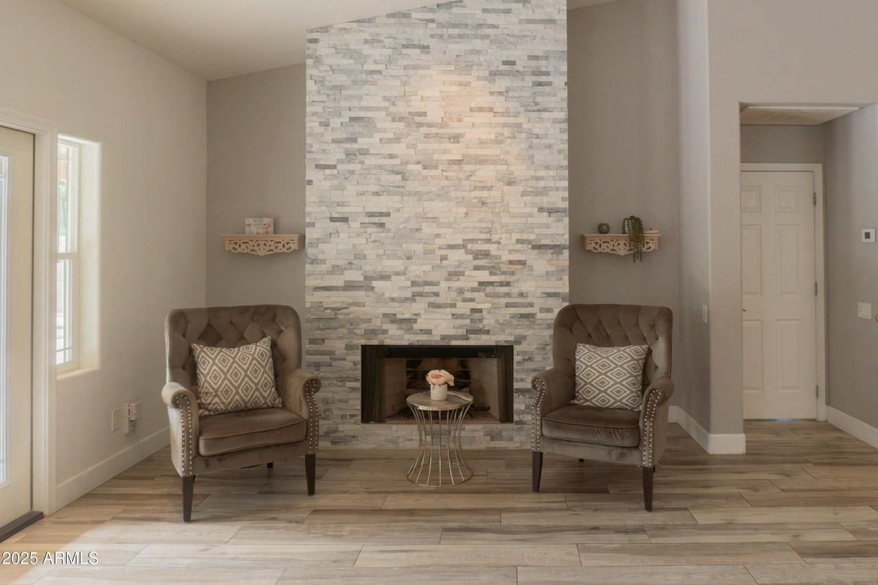 4933 E Crimson Ter - Photo 4 of 20