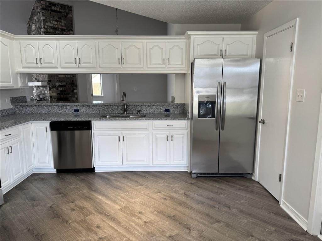 110 Lake Village Blvd - Photo 4 of 16