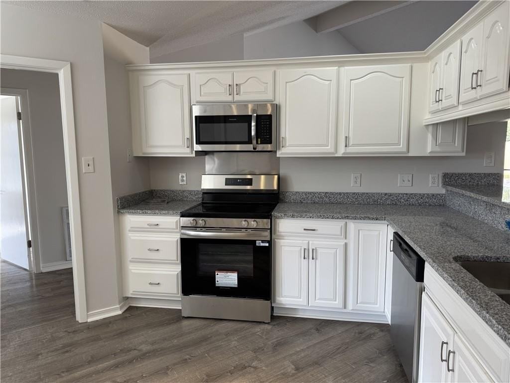 110 Lake Village Blvd - Photo 5 of 16