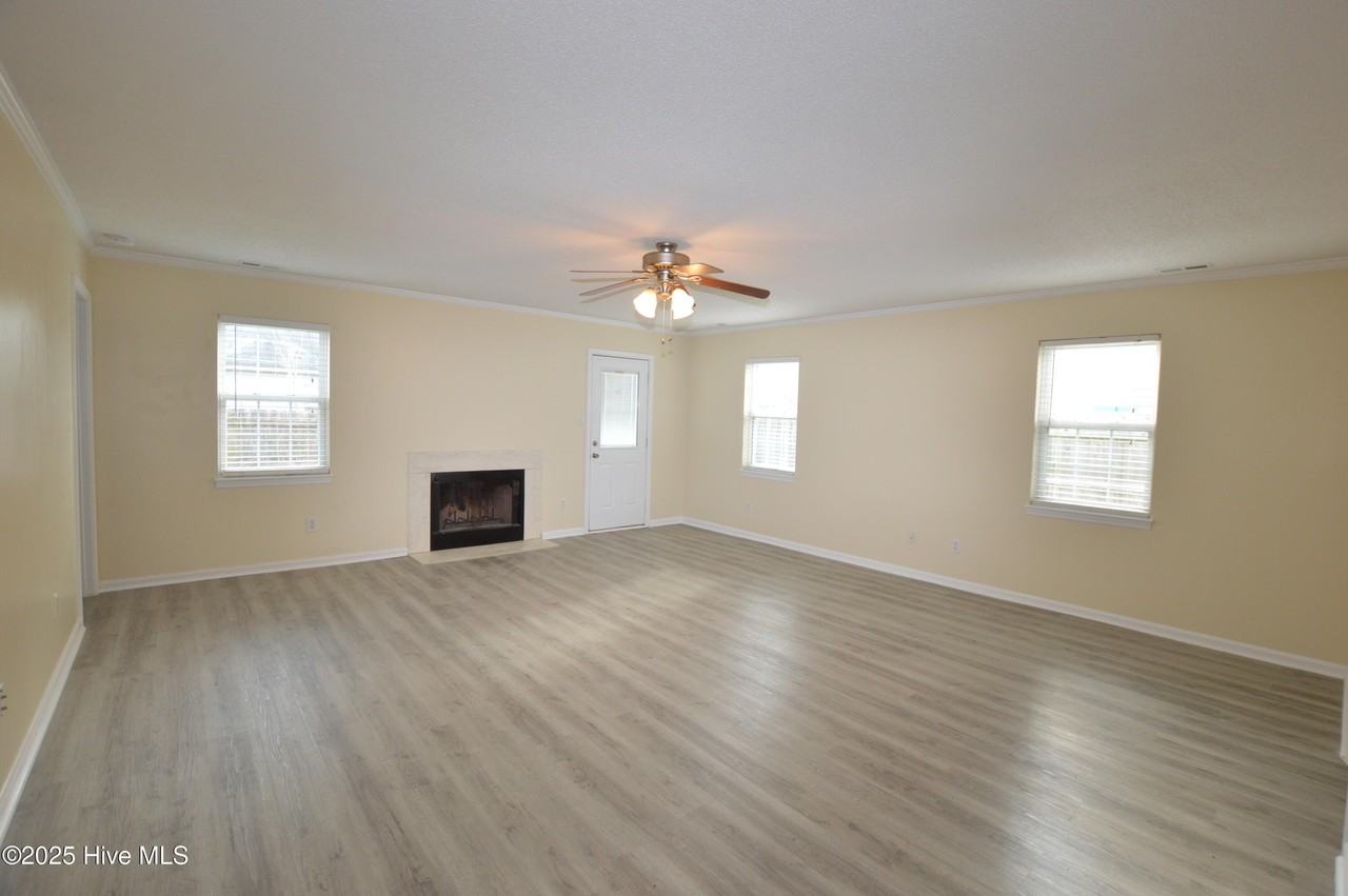 2048 Derby Run Rd - Photo 2 of 16