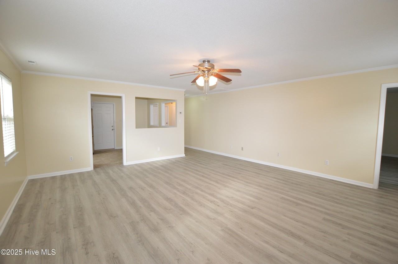 2048 Derby Run Rd - Photo 3 of 16