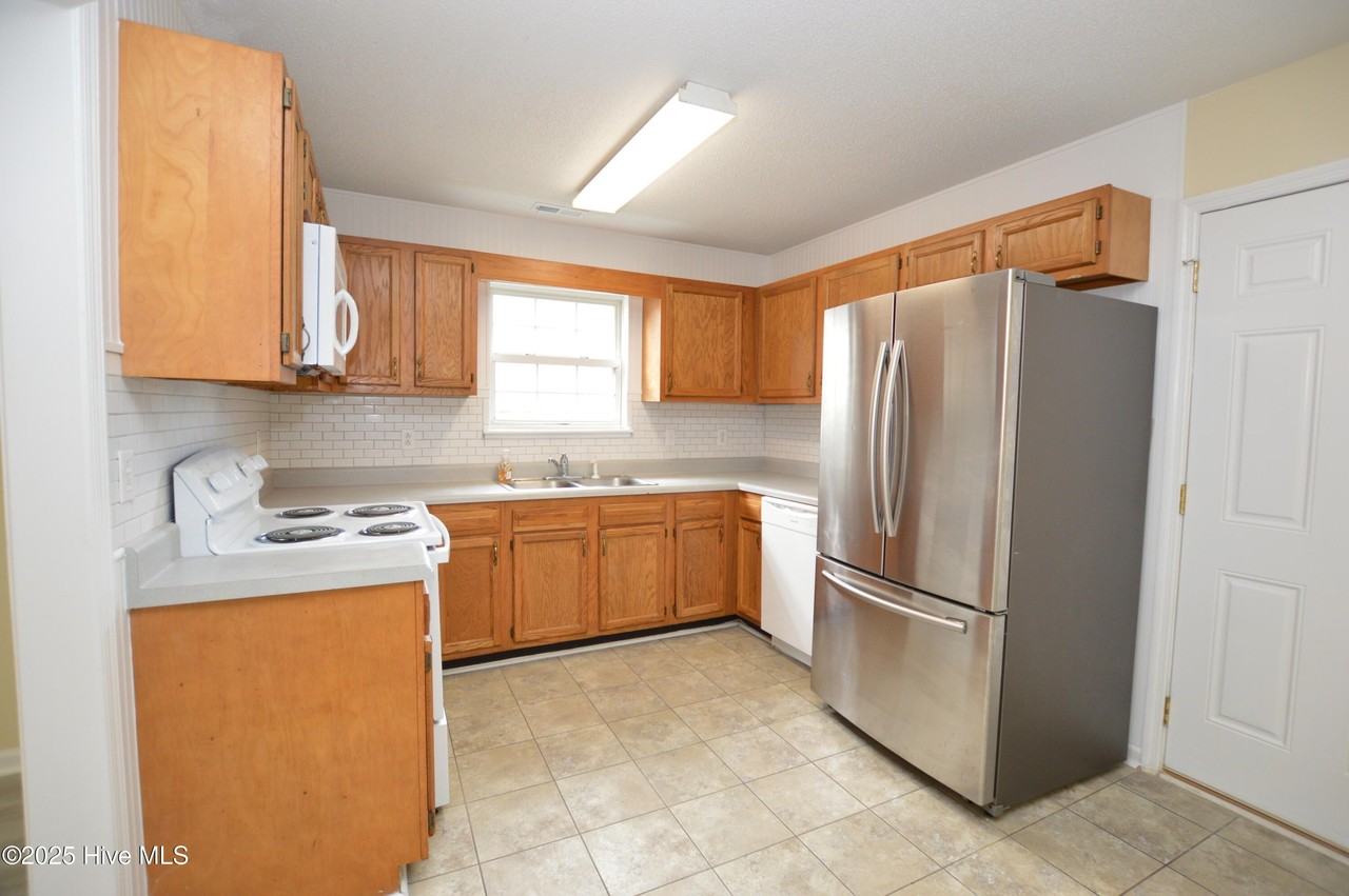 2048 Derby Run Rd - Photo 4 of 16