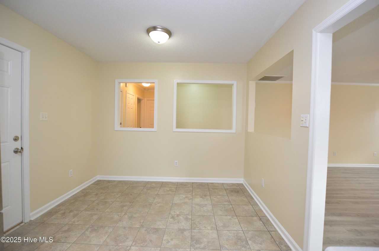 2048 Derby Run Rd - Photo 5 of 16