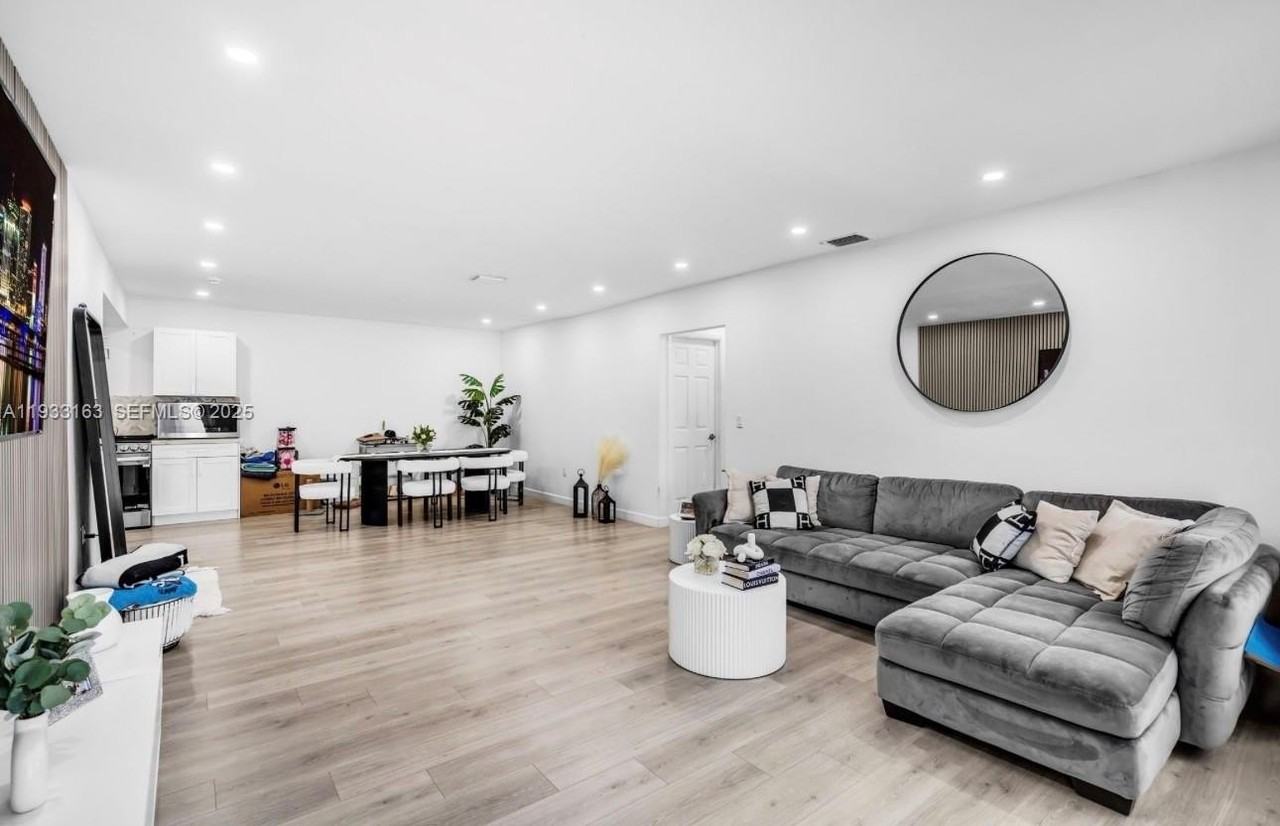 1735 Ne 147th St #1735 - Photo 2 of 11