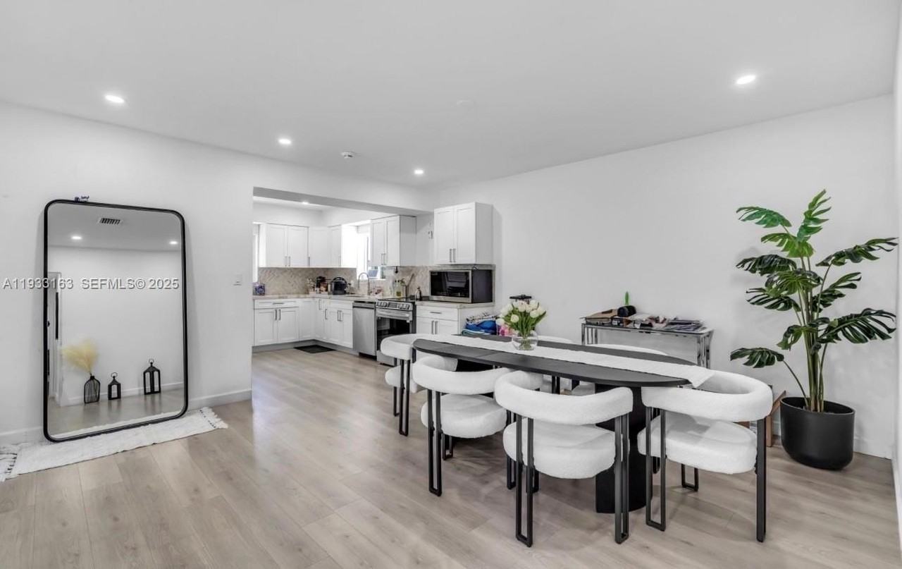 1735 Ne 147th St #1735 - Photo 4 of 11