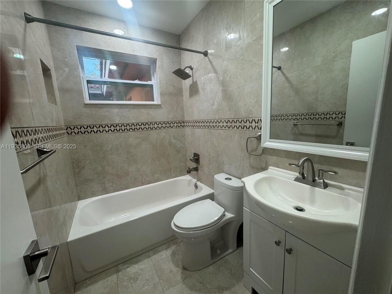 828 El Rado St - Photo 7 of 11