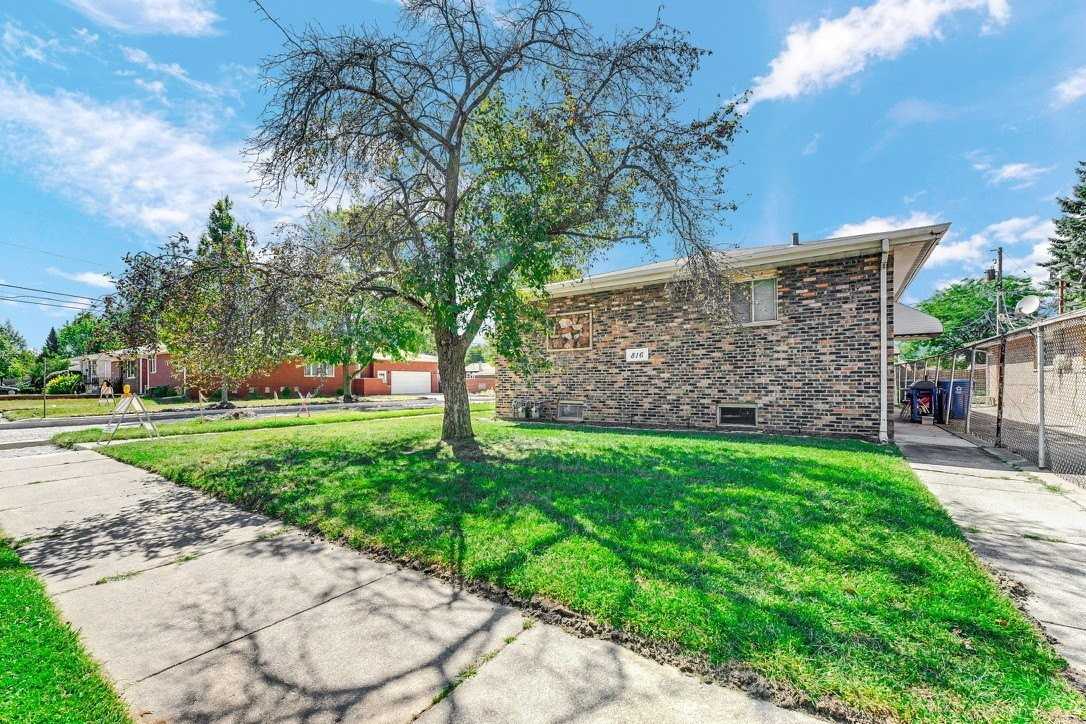 816 Mackinaw Ave Unit West #WEST - Photo 2 of 12