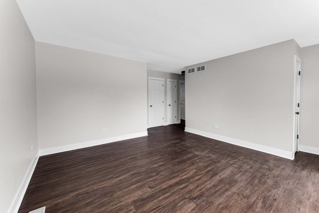 816 Mackinaw Ave Unit West #WEST - Photo 4 of 12