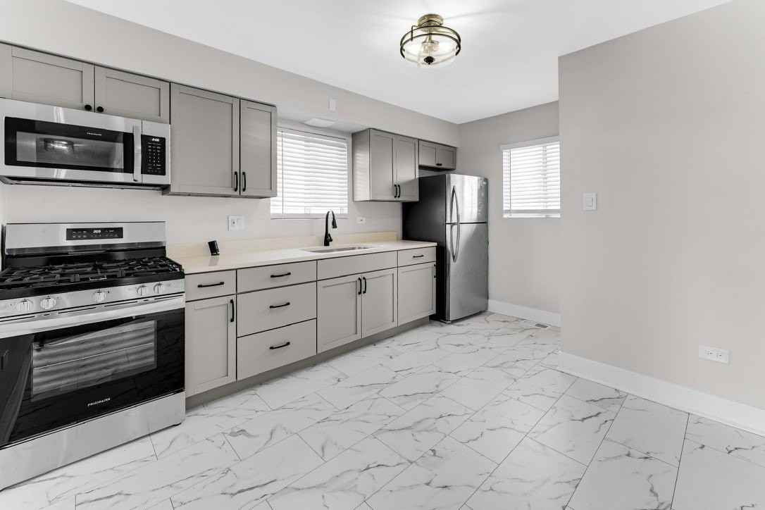 816 Mackinaw Ave Unit West #WEST - Photo 6 of 12