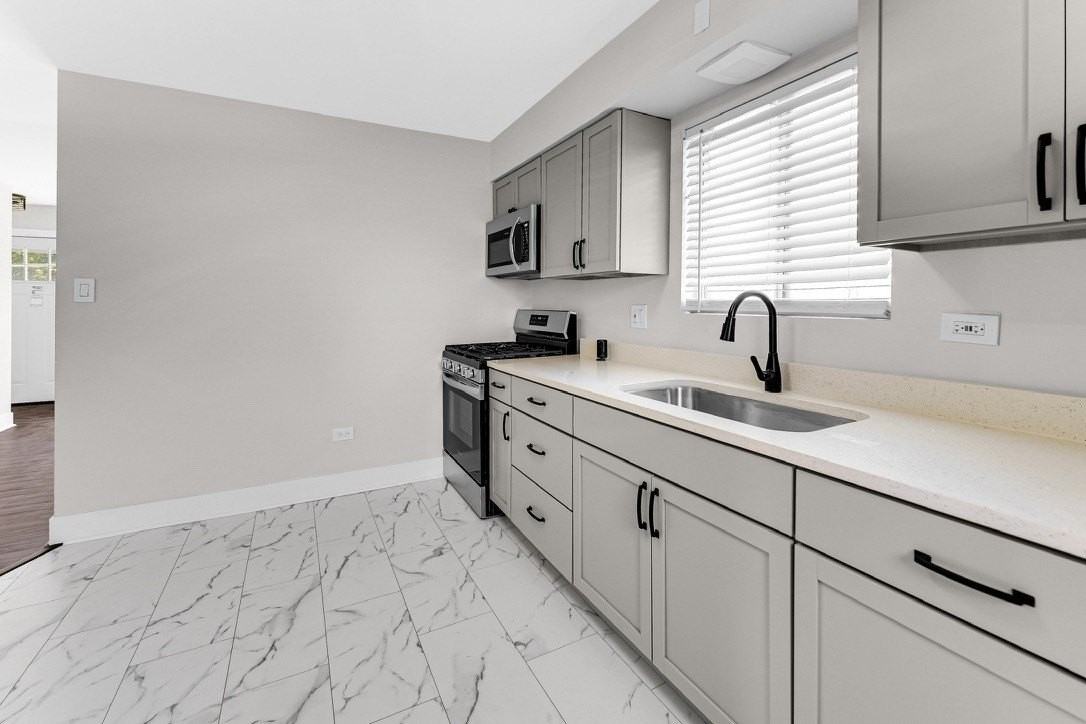 816 Mackinaw Ave Unit West #WEST - Photo 7 of 12