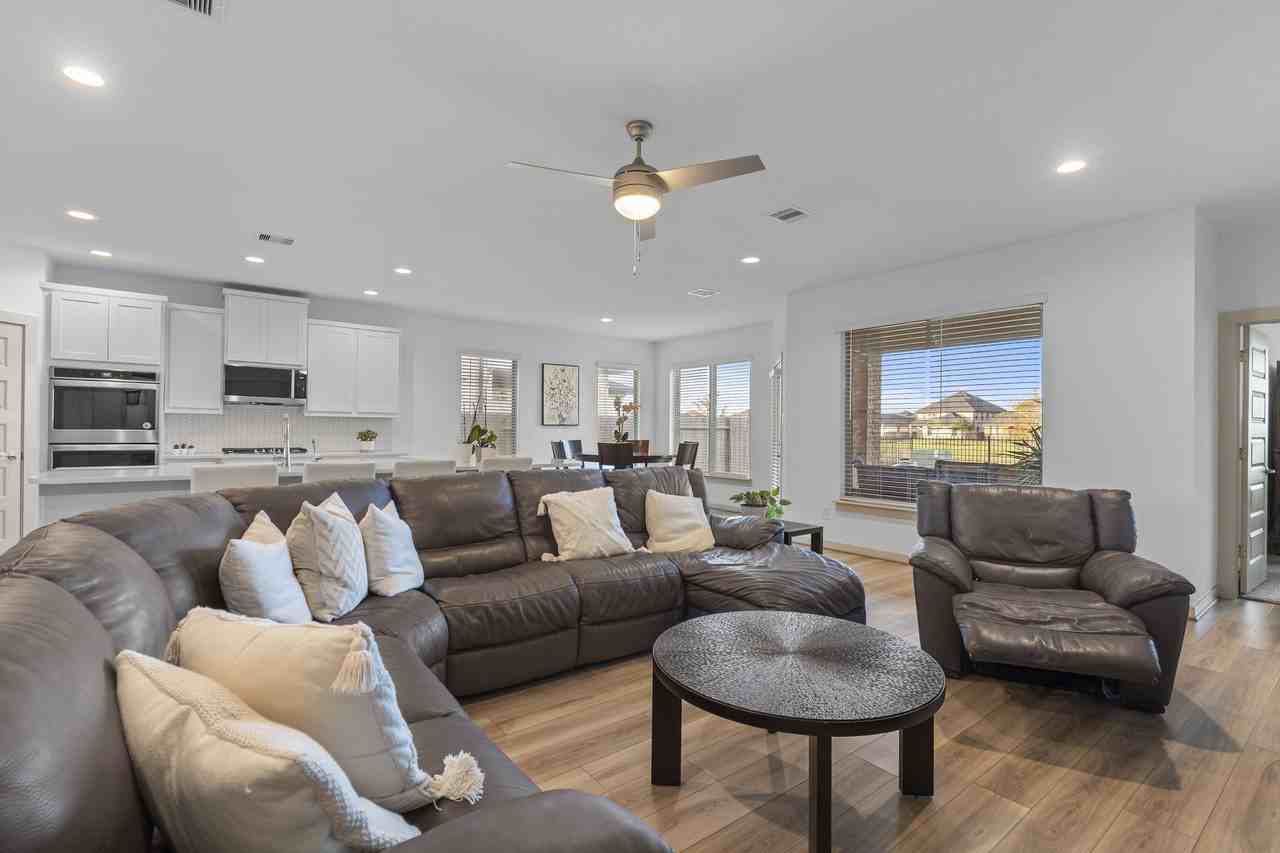 28410 Hannahs Harbor Ln #28410 - Photo 5 of 15