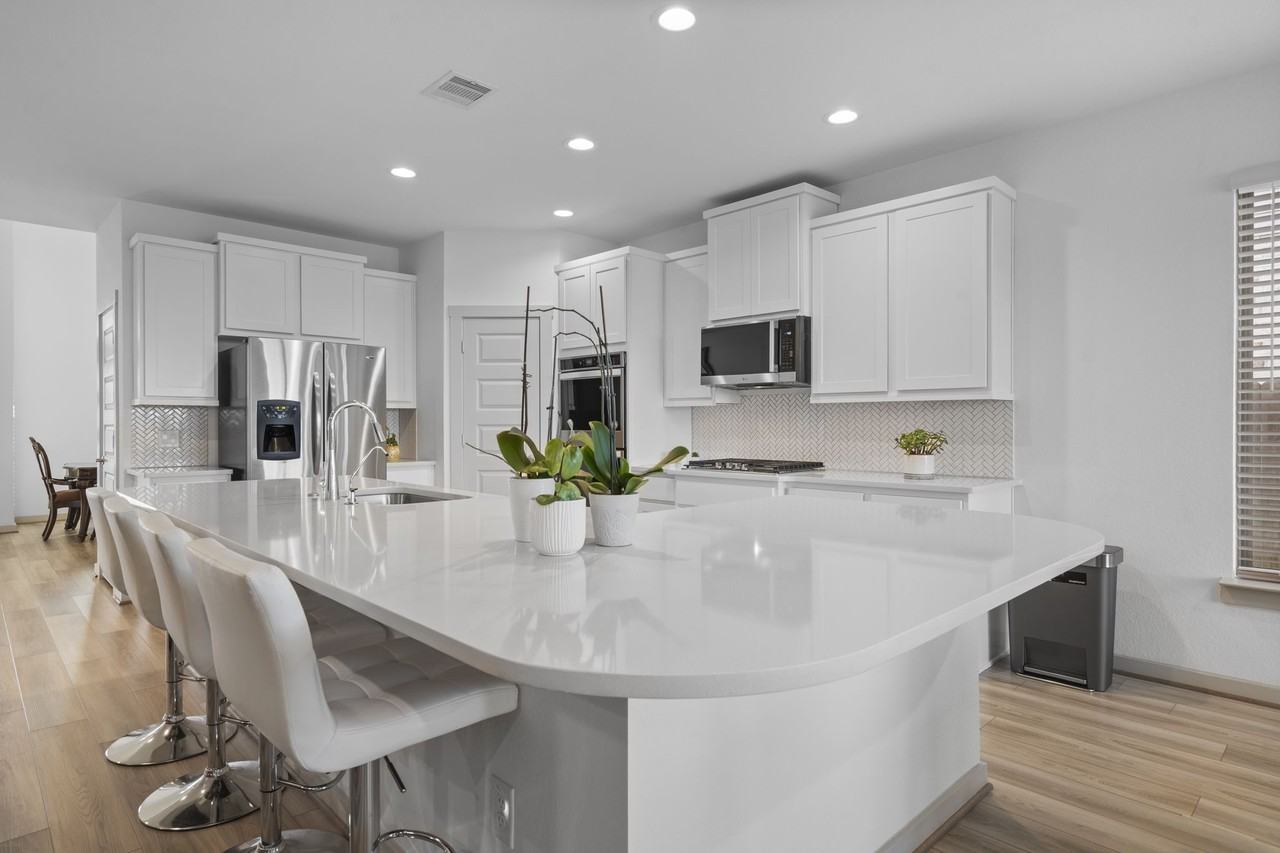 28410 Hannahs Harbor Ln #28410 - Photo 6 of 15