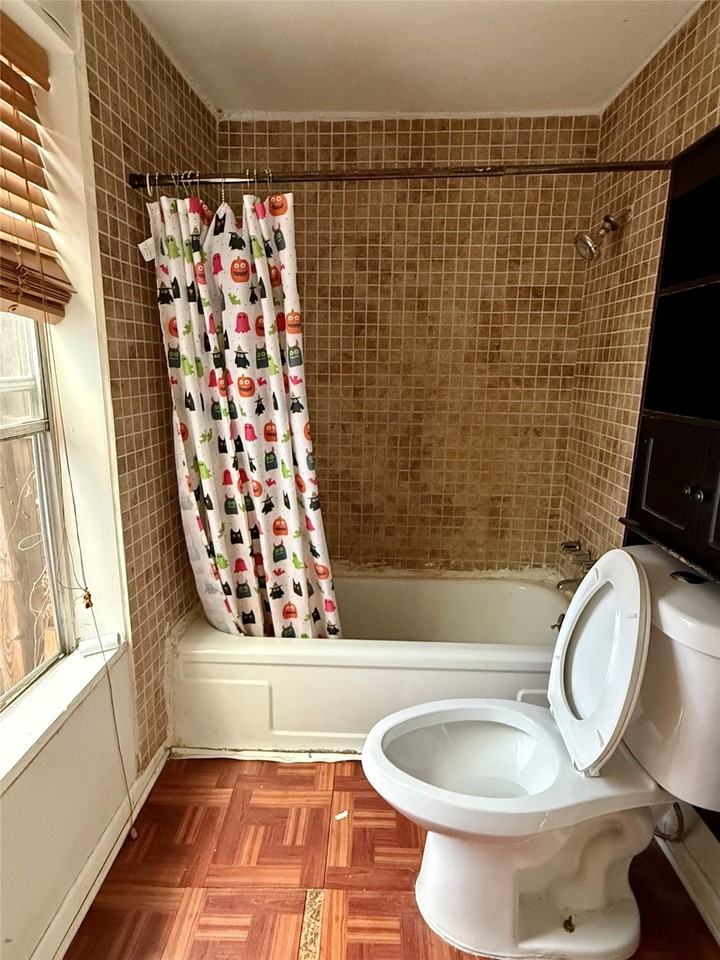 1526 Yale St #1526-2 - Photo 5 of 8