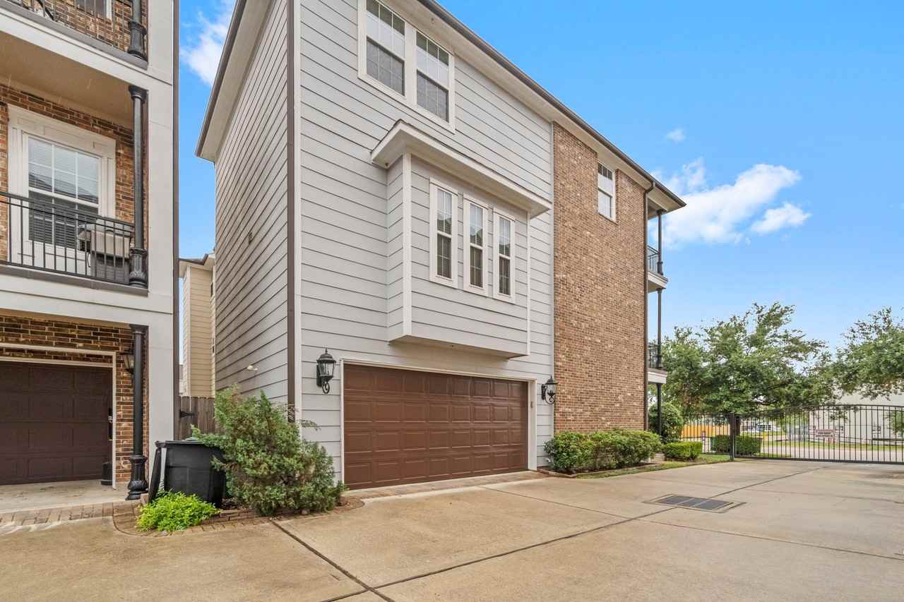 921 W 19th St #921B - Photo 3 of 24