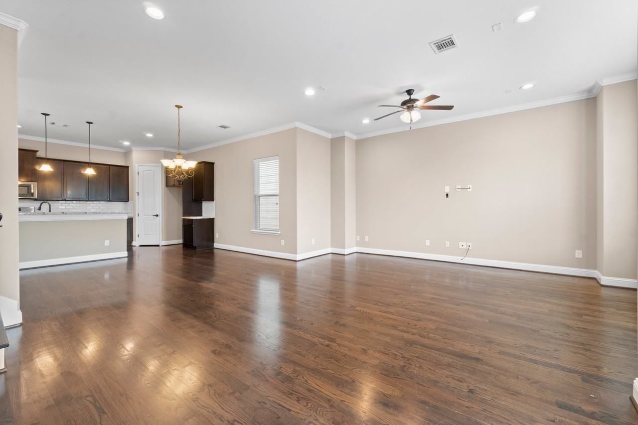 921 W 19th St #921B - Photo 5 of 24