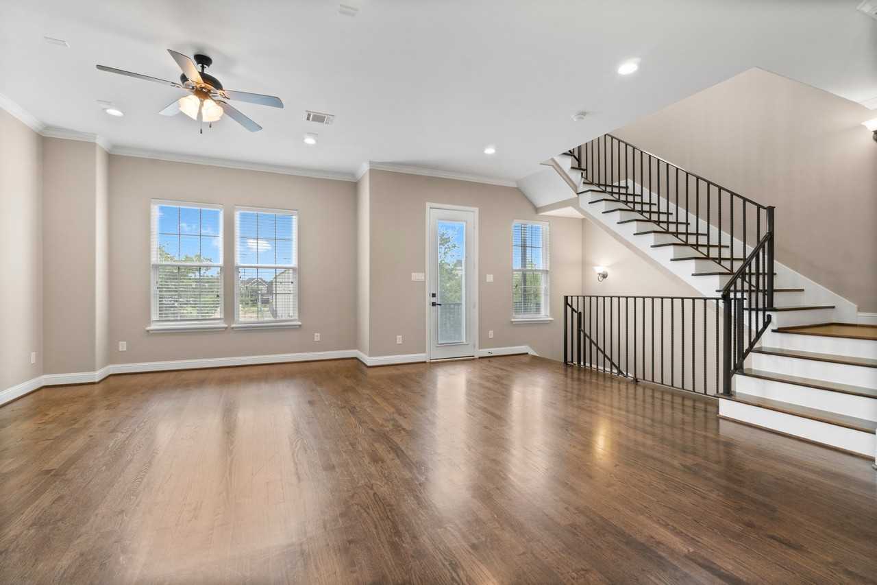 921 W 19th St #921B - Photo 6 of 24