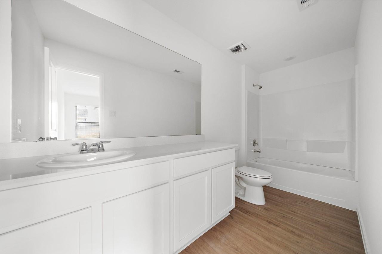 27142 Breakaway Ln #27142 - Photo 4 of 20