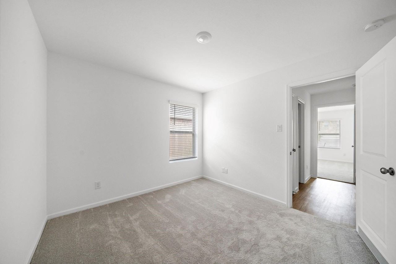 27142 Breakaway Ln #27142 - Photo 5 of 20