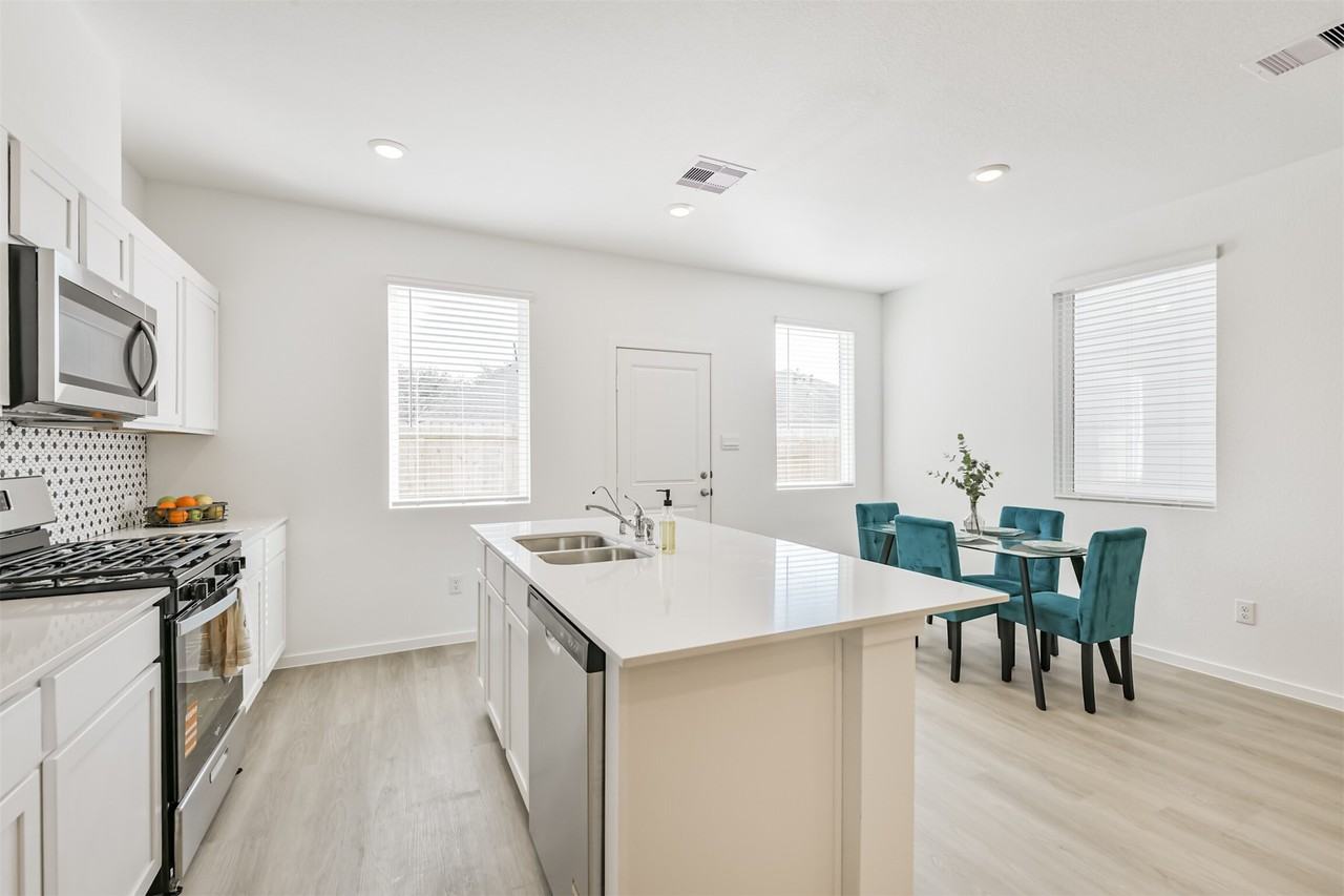 819 Sweet Jubilee Ln #819 - Photo 2 of 25