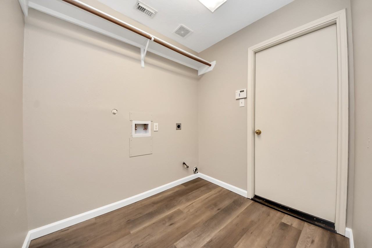 1802 Whispering Forest Dr #1802 - Photo 4 of 41