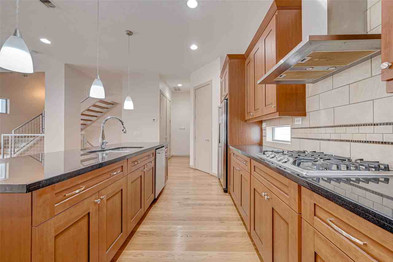 5315 Lillian St #5315 - Photo 3 of 47