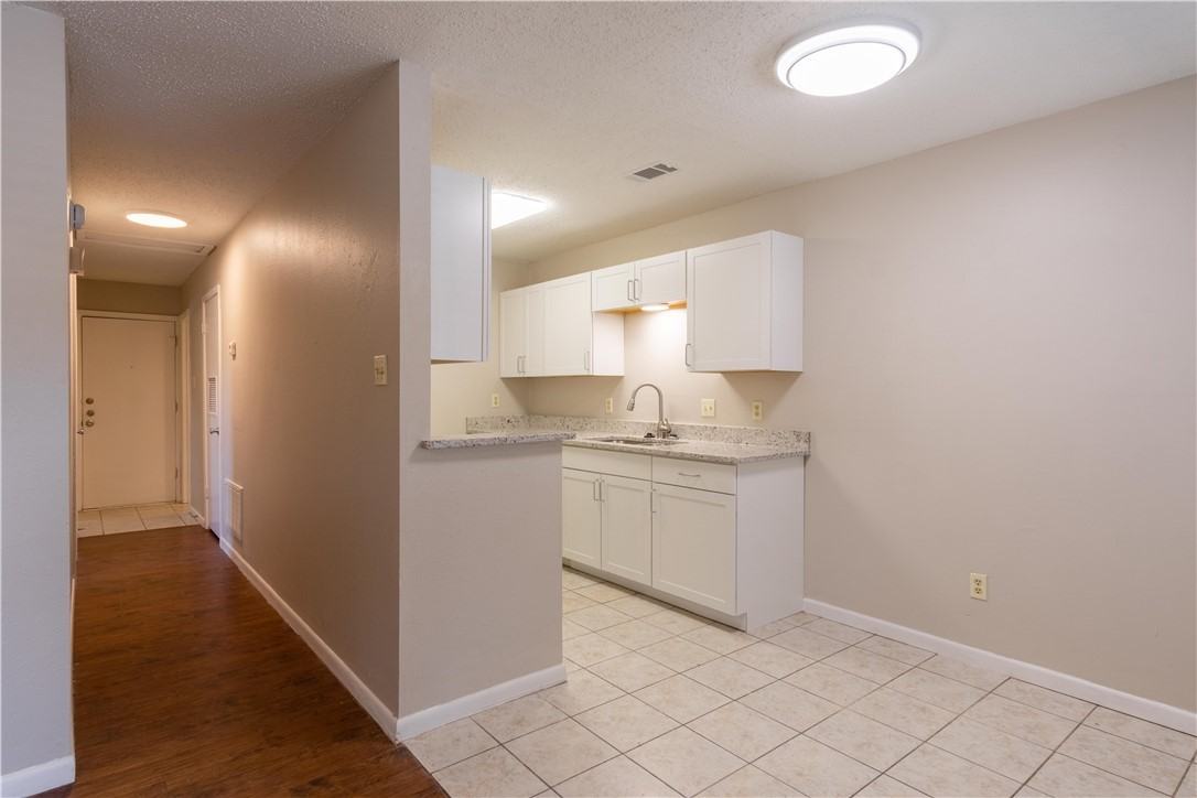 218 Harvard Ct #218 - Photo 5 of 11