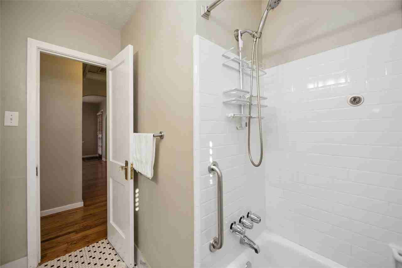 2104 Winbern St #2104 - Photo 6 of 24