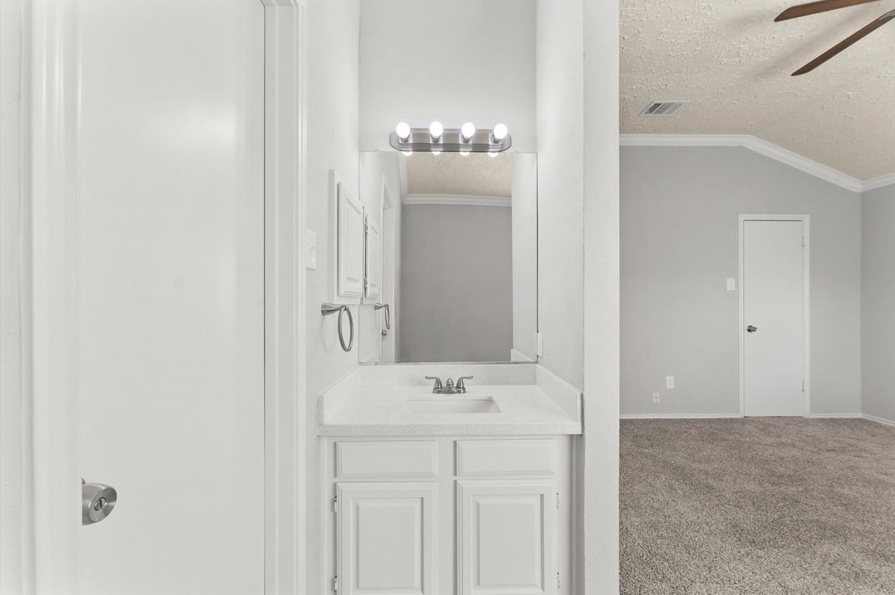 14003 Vinehill Dr #14003 - Photo 2 of 24