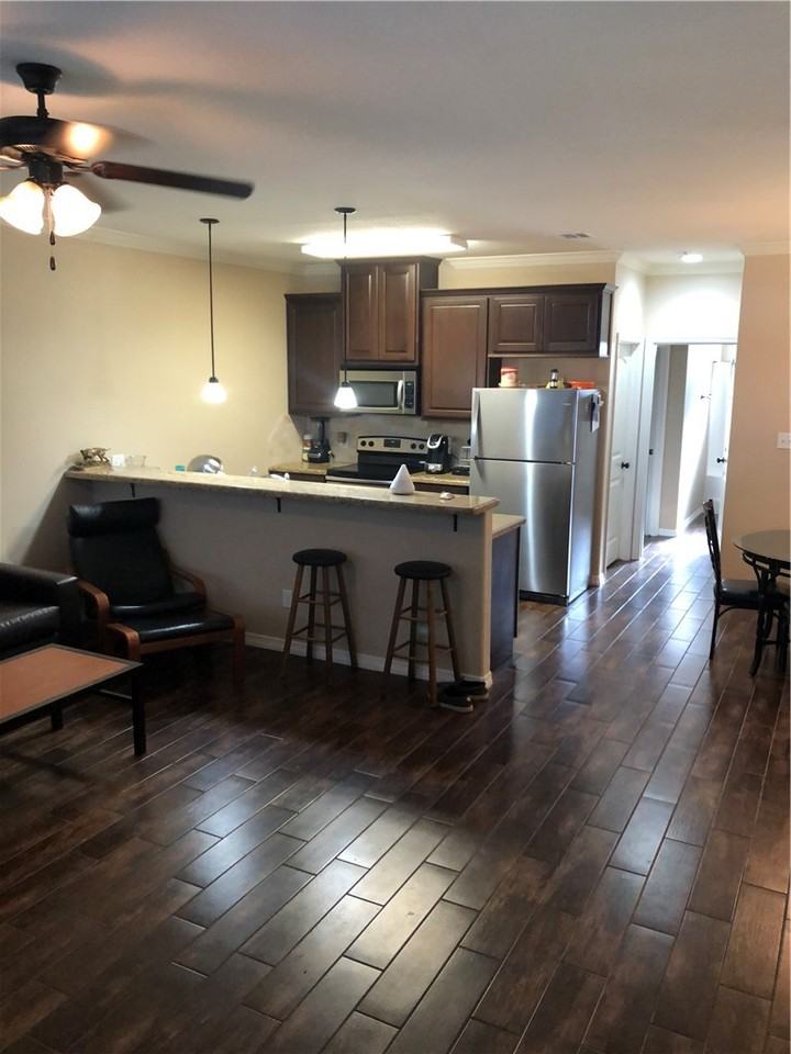 301B Poplar St #301 - Photo 3 of 6