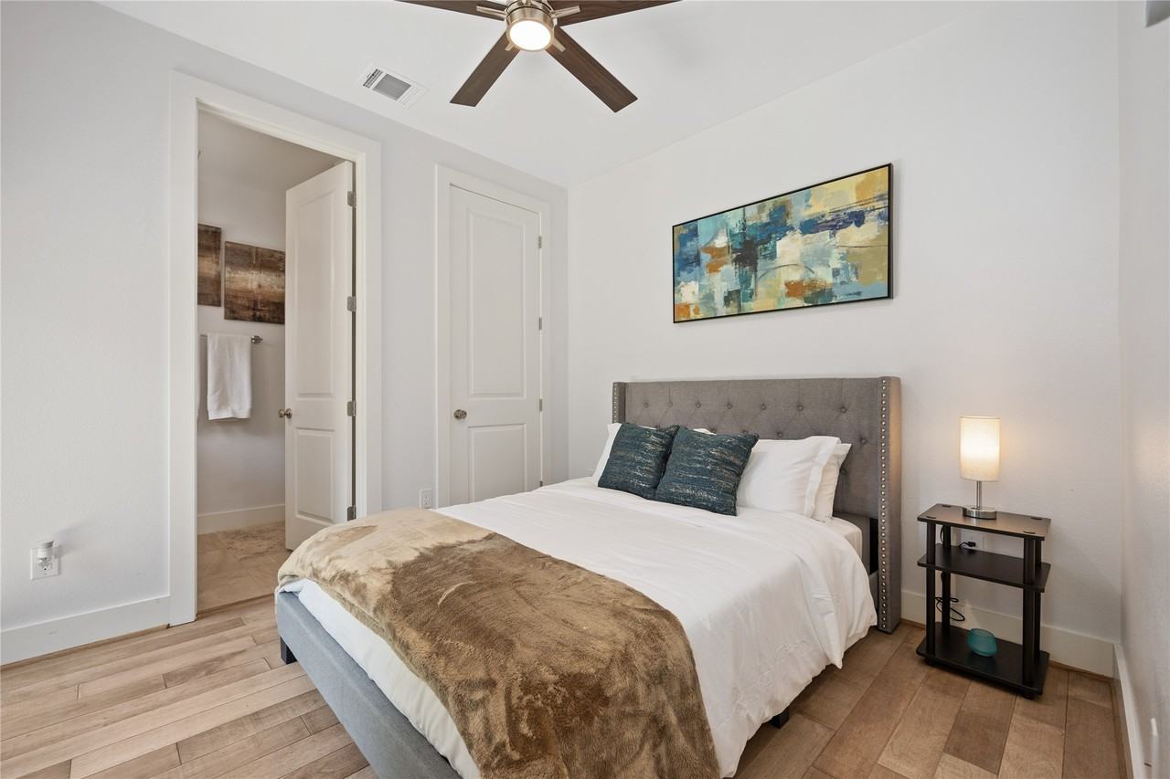 5914 Val Verde St #5914 - Photo 5 of 25