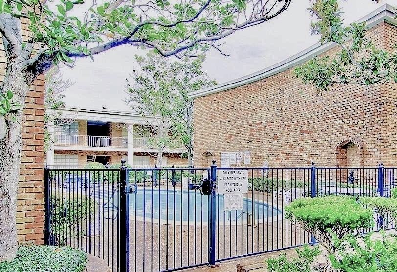 2121 Fountain View Dr #2121-18 - Photo 2 of 13