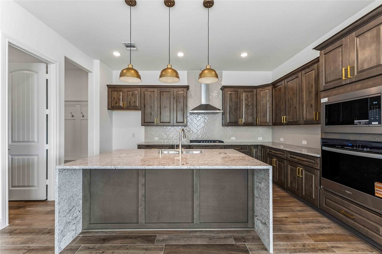 3710 Highcliffe Dr #3710 - Photo 6 of 37